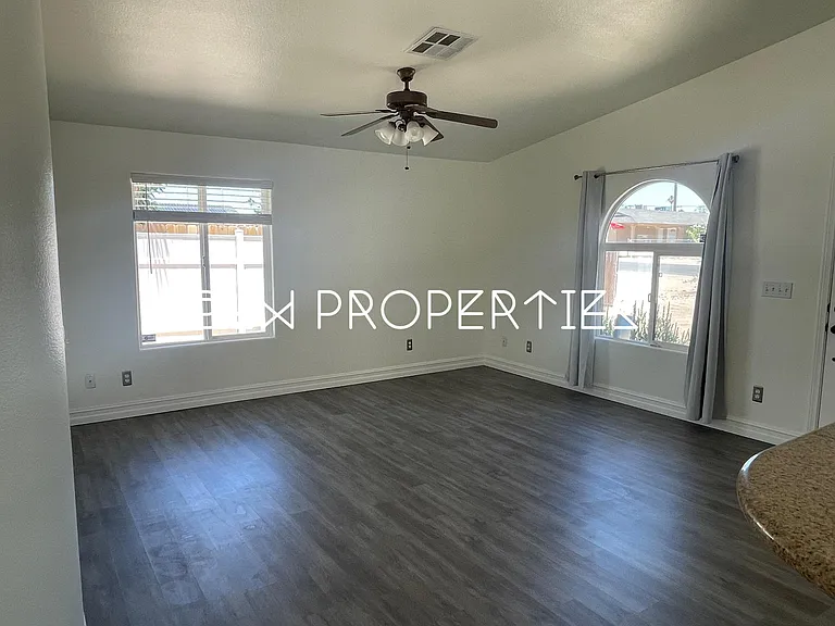 6150 Mariposa Ave — Photo 5