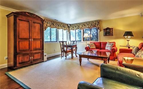 3rd image of 183 Rowayton Woods Dr Unit 183