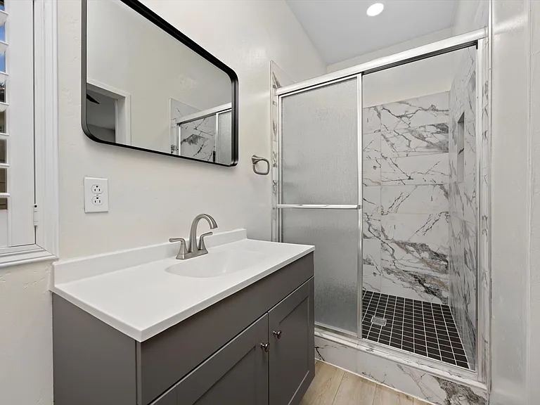 11009 Strathaven St — Photo 37