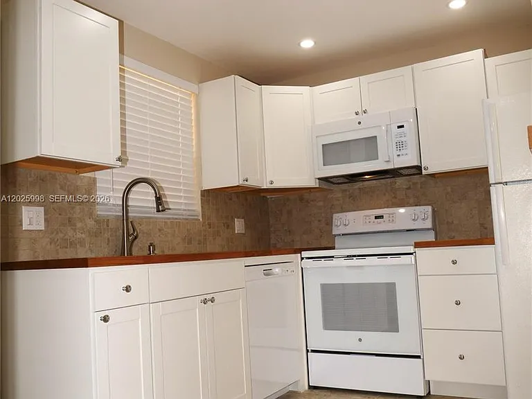 3926 Segovia St #3926 — Photo 8