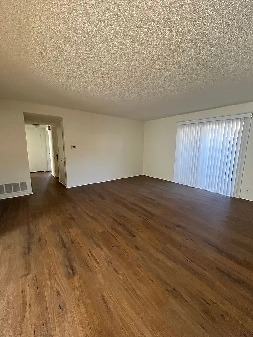 067 - La Forge Apartments — Photo 2