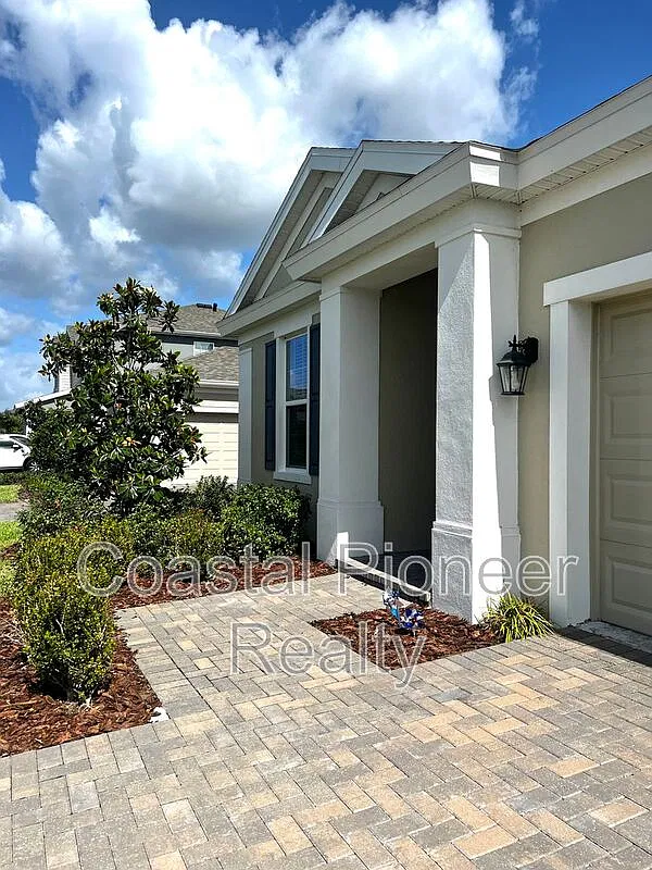 3 bed, 2.0 bath, 2101 sqft, $2,900 — Photo 2