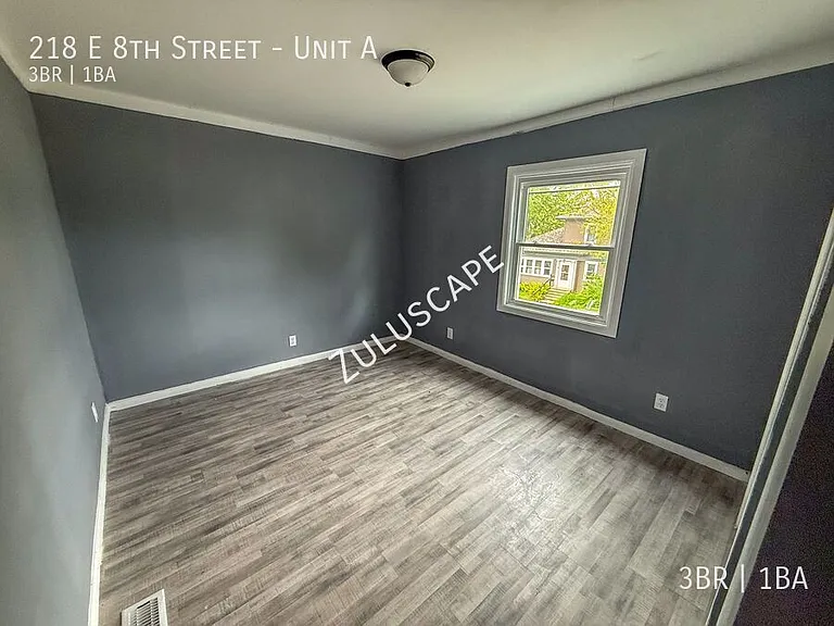 218 E 8th St #A — Photo 12