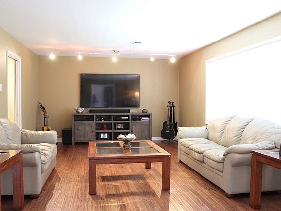 2nd image of 3411 W Louisiana Ave