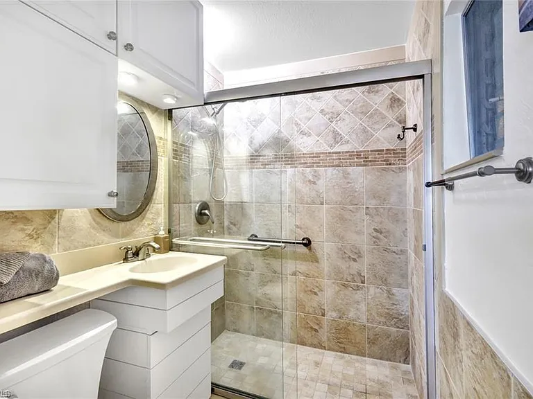 2047 Harbor Ln — Photo 18