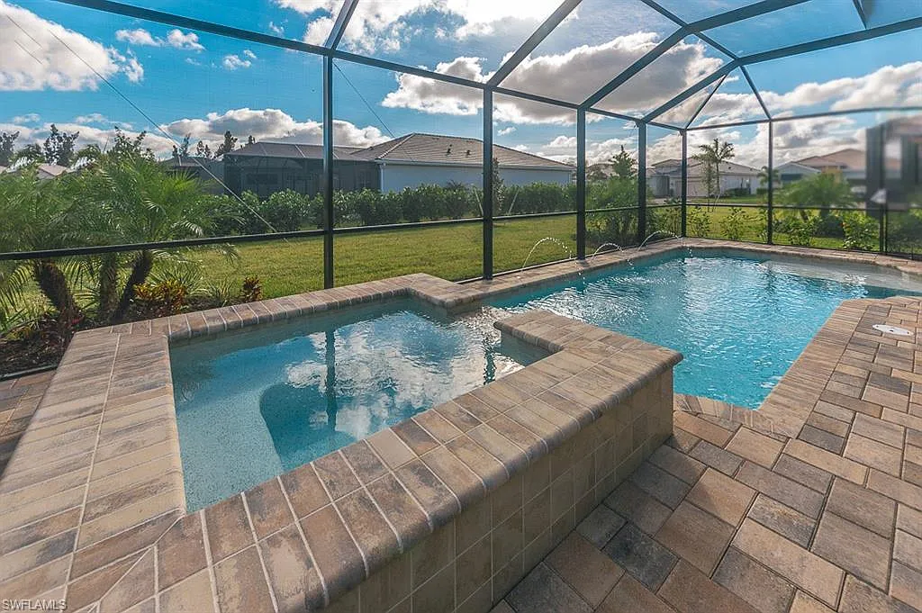 3 bed, 2.0 bath, 1816 sqft, $7,000 — Photo 2