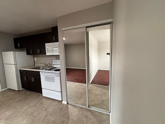 4th image of 304 15th St SE #0