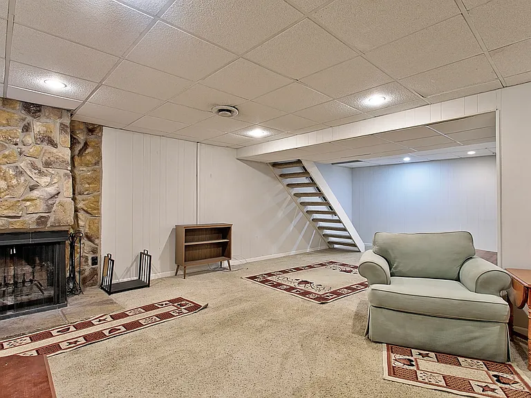 464 Vancover Ct — Photo 17