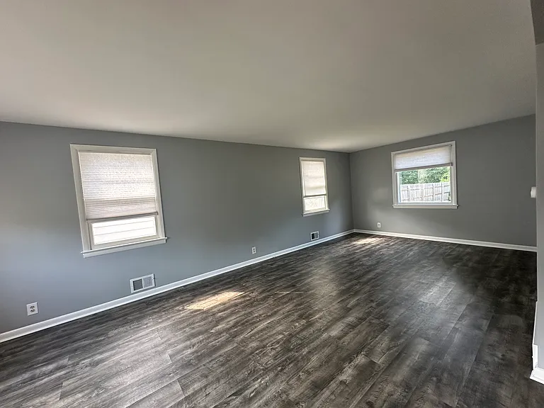 196 Saint Johns Dr — Photo 4