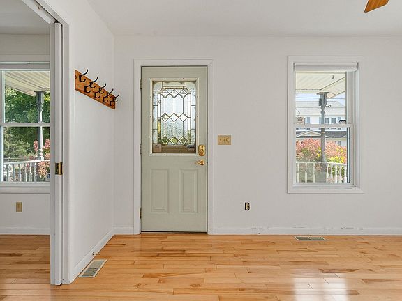 5th image of 42 Audet Street