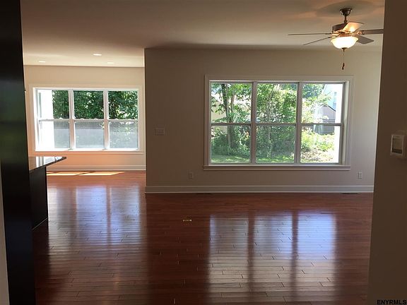 4th image of 864 Salem Dr