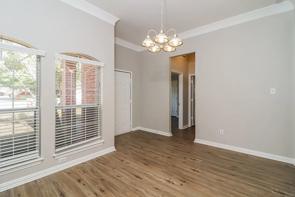 3 bed, 2.0 bath, 1660 sqft, $3,290 — Photo 4
