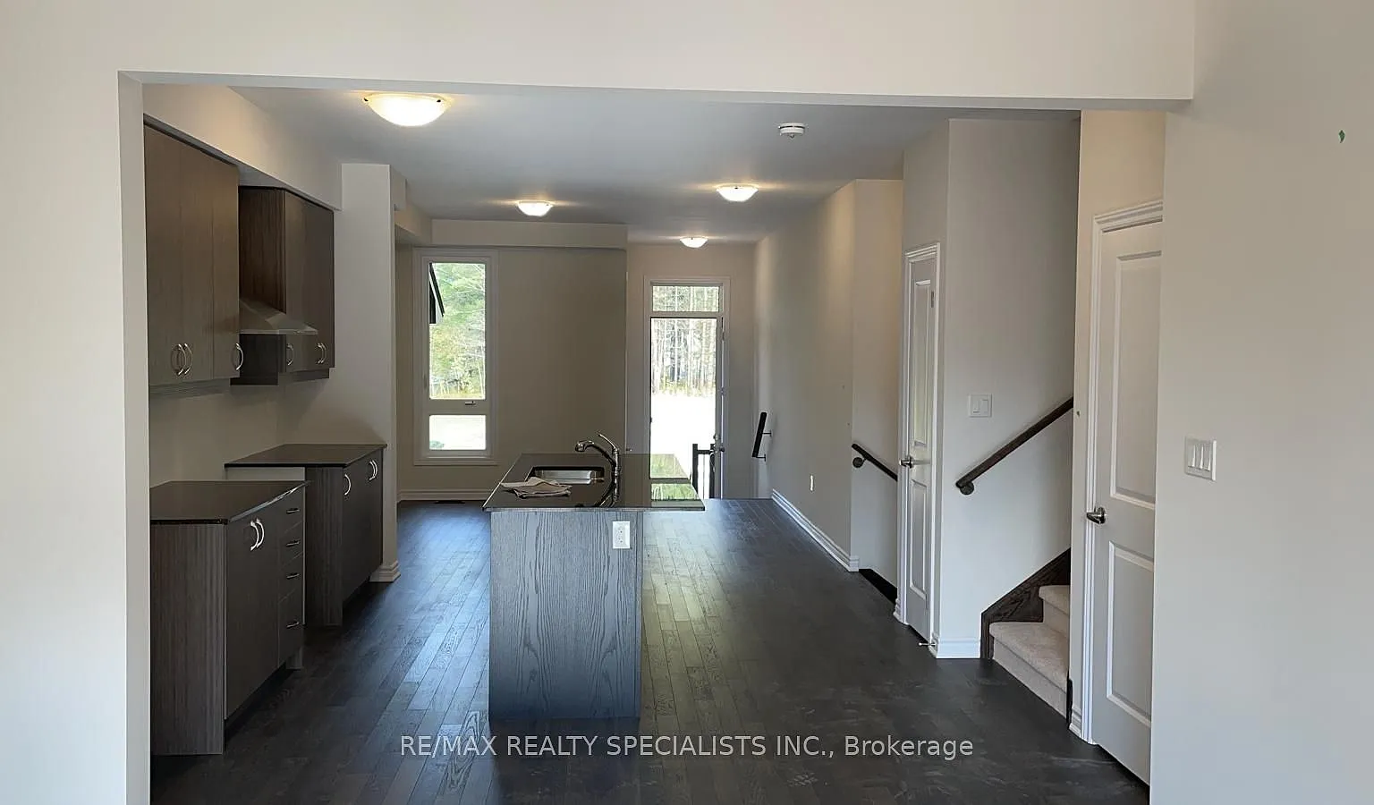 3 bed, $2,400 — Photo 2