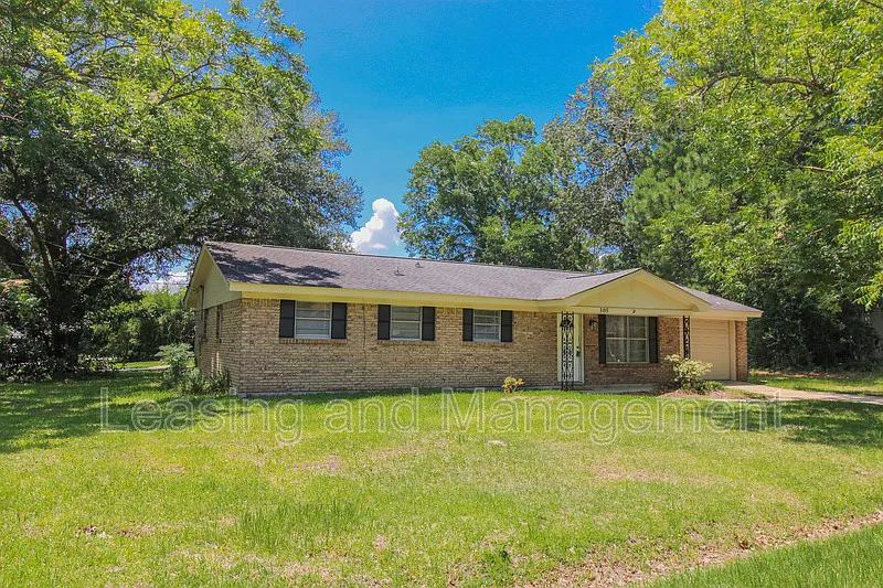 3 bed, 2.0 bath, 1134 sqft, $2,695 — Photo 2