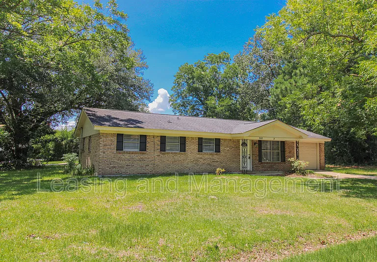 305 Millcreek Dr — Photo 2