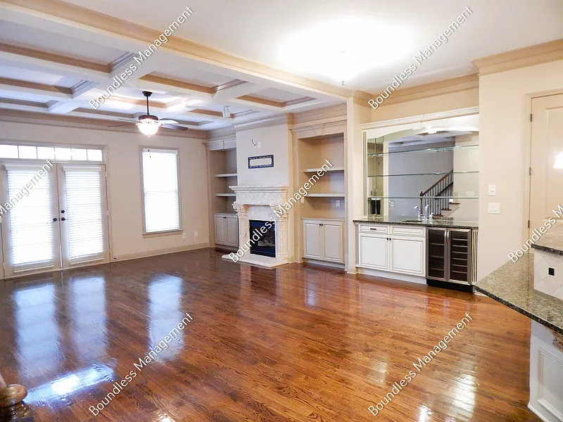 Scenic Lake Townhomes — Photo 2