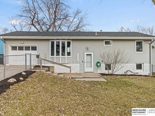 14206 N St, Omaha, NE 68137