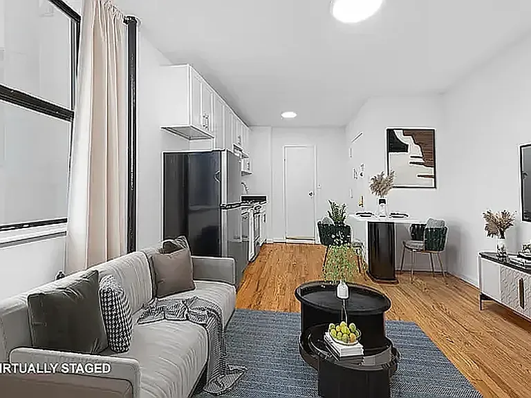 269 E 10th St #16 — Photo 2