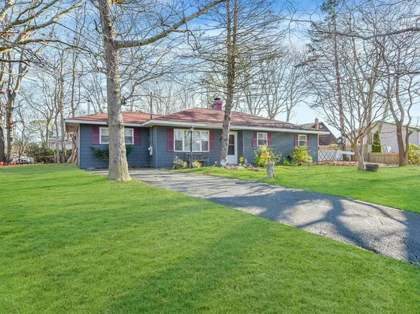 5 Helene Drive, Shirley, NY 11967