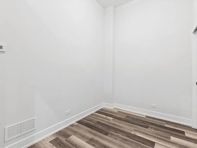 2318 N Clark St #305 — Photo 6