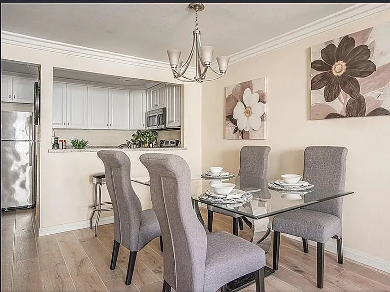 435 S Virgil Ave #320 — Photo 15