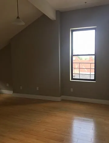 2733 Woodburn Ave #402 — Photo 11