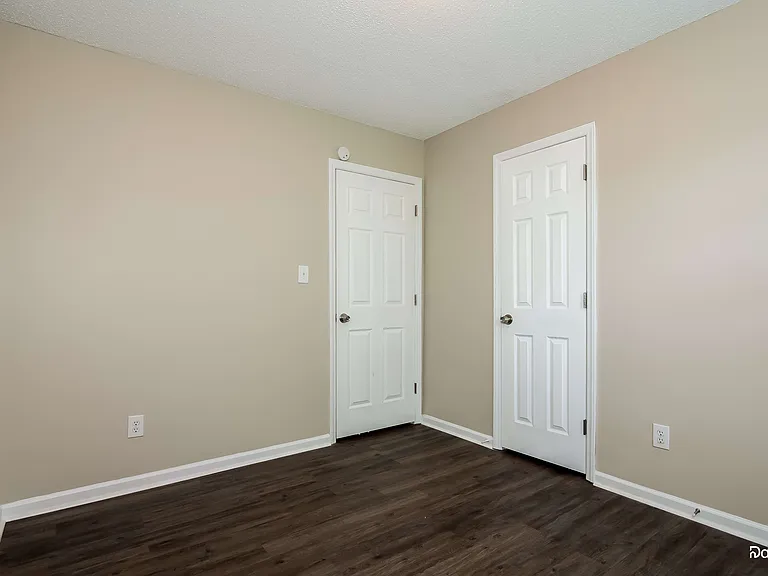 1531 Hudson Graham Ln — Photo 10