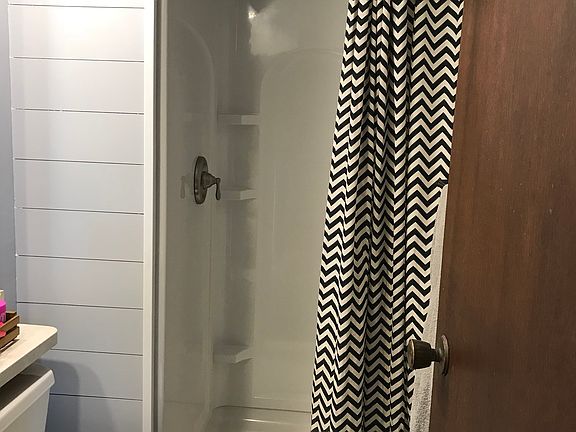 3rd image of 720 Nickie Ln