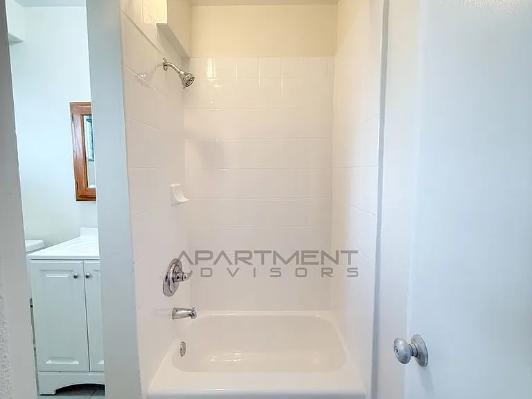 909 University Ave #111 — Photo 11