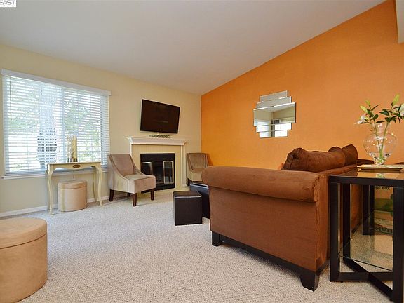 3rd image of 460 Canyon Oaks Dr APT H