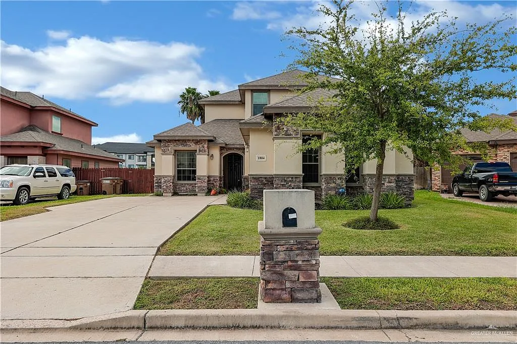 4 bed, 3.5 bath, 2538 sqft, $2,100 — Photo 1