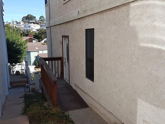 EXTERIOR PRIVATE ENTRY