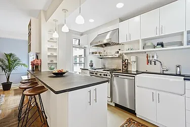 Sold by Avenue Sotheby's International Realty