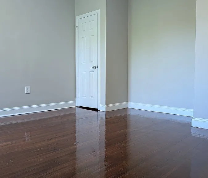 305 William St — Photo 12
