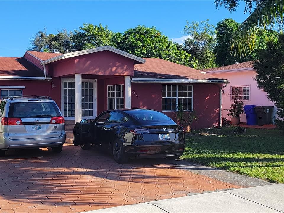 1st image of 2851 Dewey St