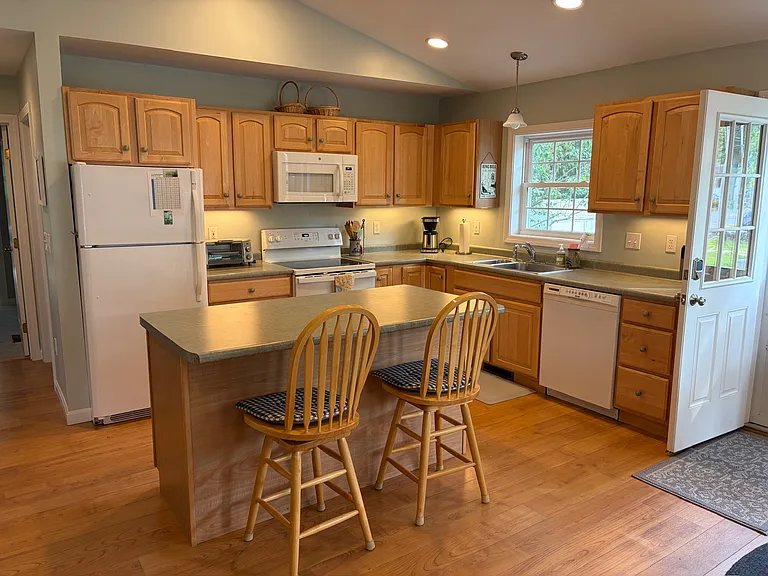 132 N Shore Rd — Photo 3