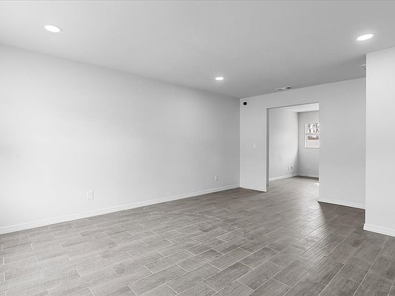2nd image of 6413 S Roberts Ave #B