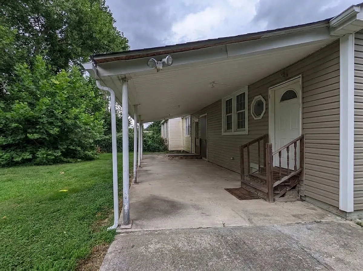 3 bed, 1100 sqft, $2,195 — Photo 4