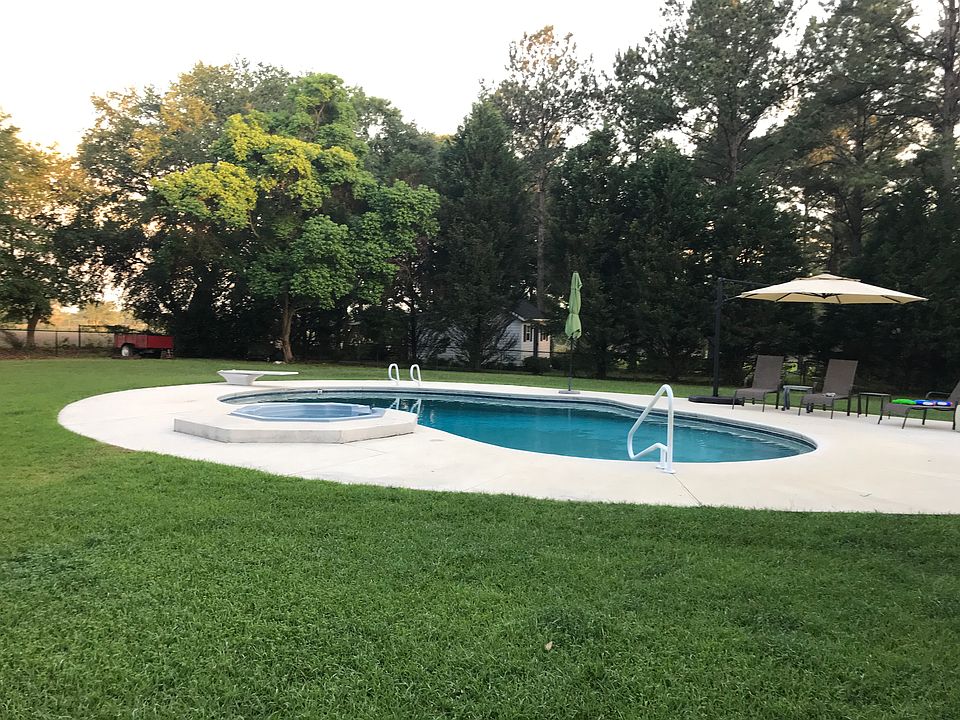 1st image of 5621 Barber Cir