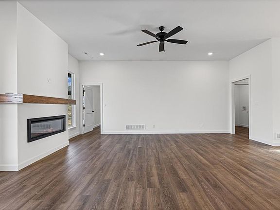 5th image of 5209 Whisper Dr