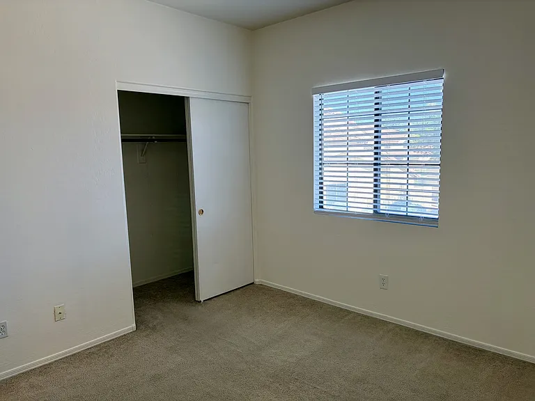 455 S Mesa Dr — Photo 10