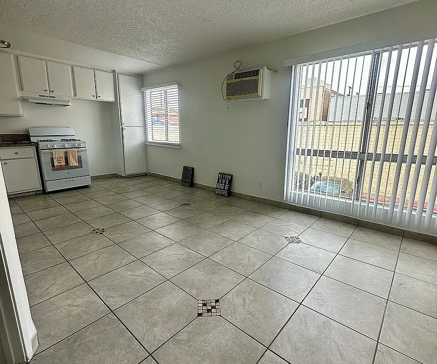 15324 Vanowen St #19