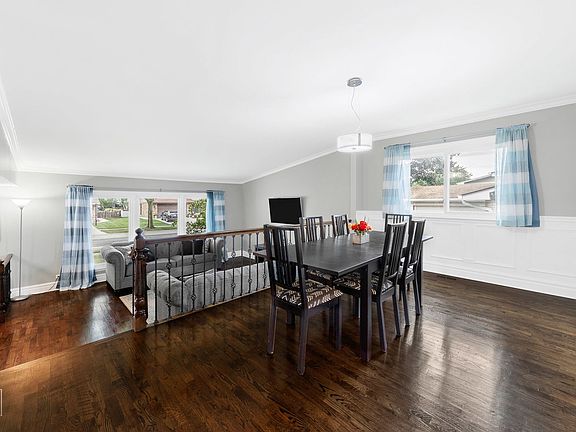 5th image of 525 E Balsam Ln