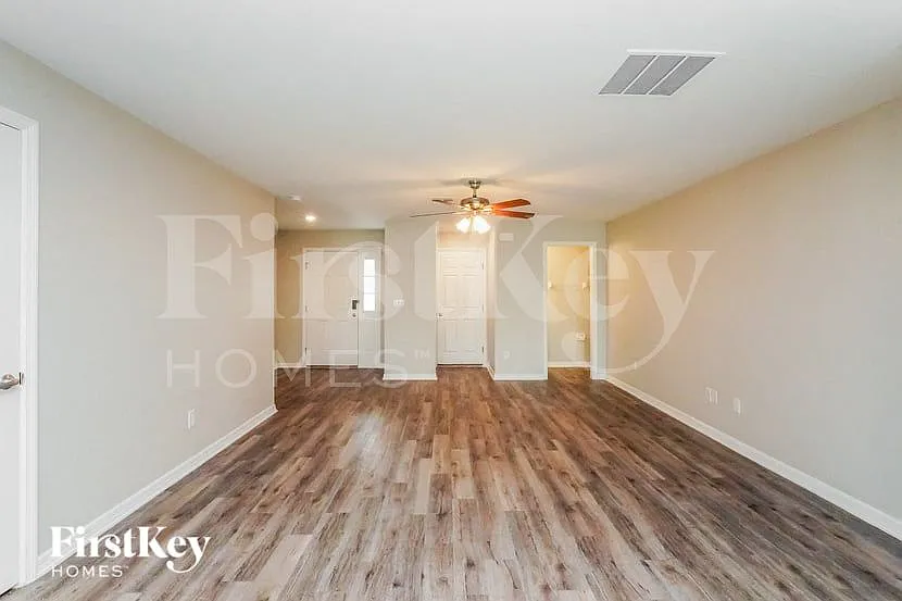 4 bed, 3.5 bath, 2164 sqft, $2,820 — Photo 3