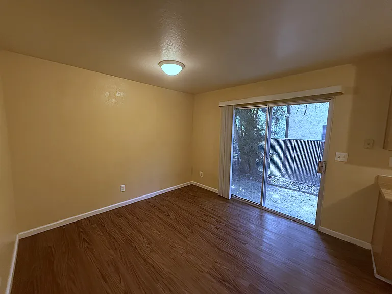 403 Maple St #B — Photo 2