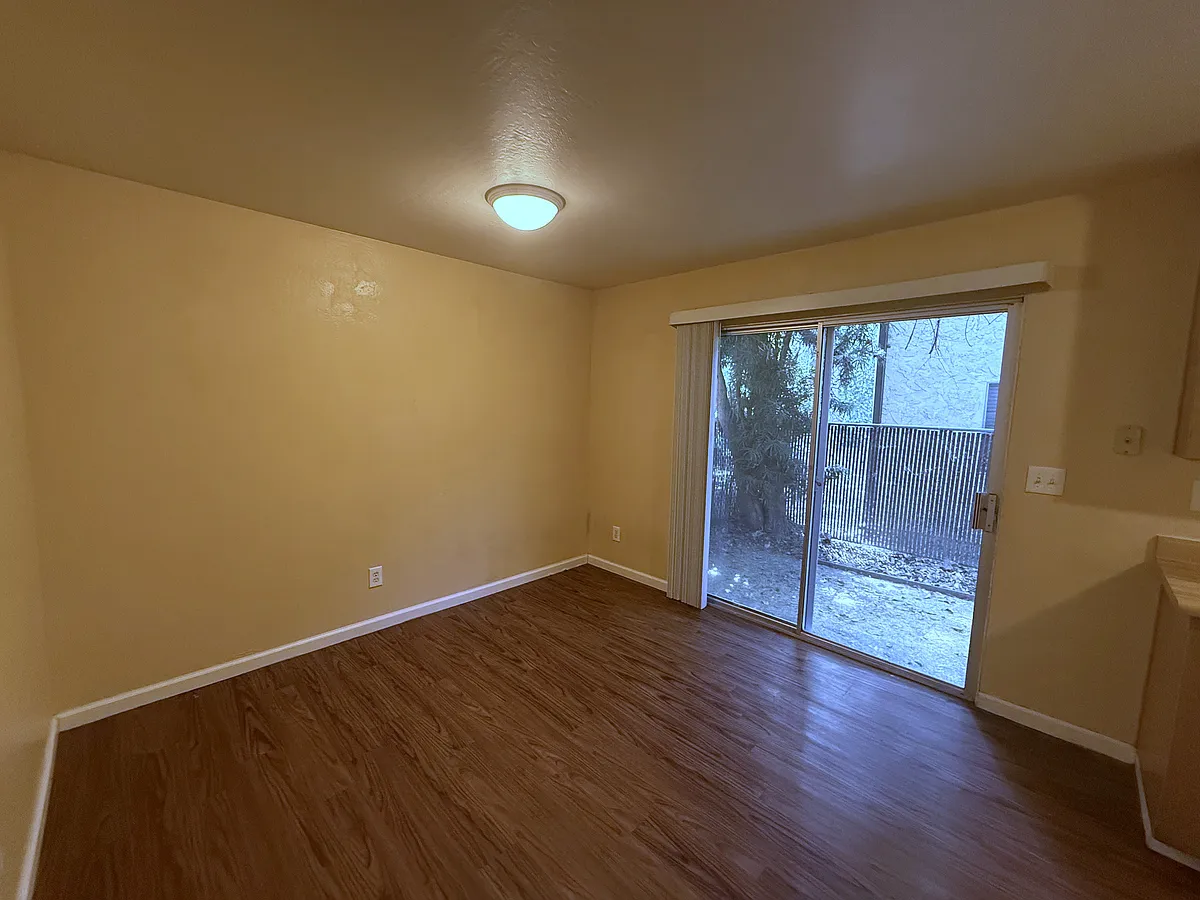 Building Photo - 403 Maple St #B