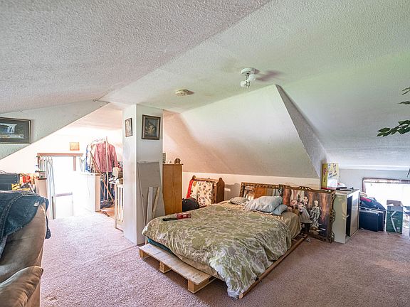 3rd image of 70 Perry St