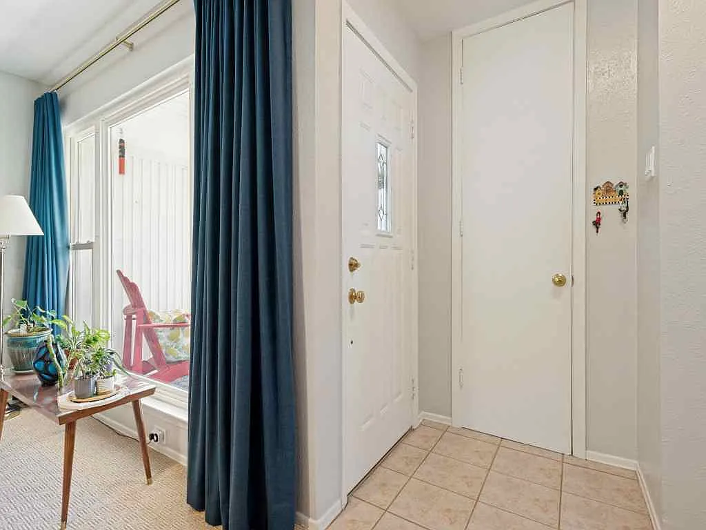 3 bed, 1735 sqft, $2,800 — Photo 3