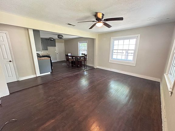 3rd image of 1107 N Park Ave