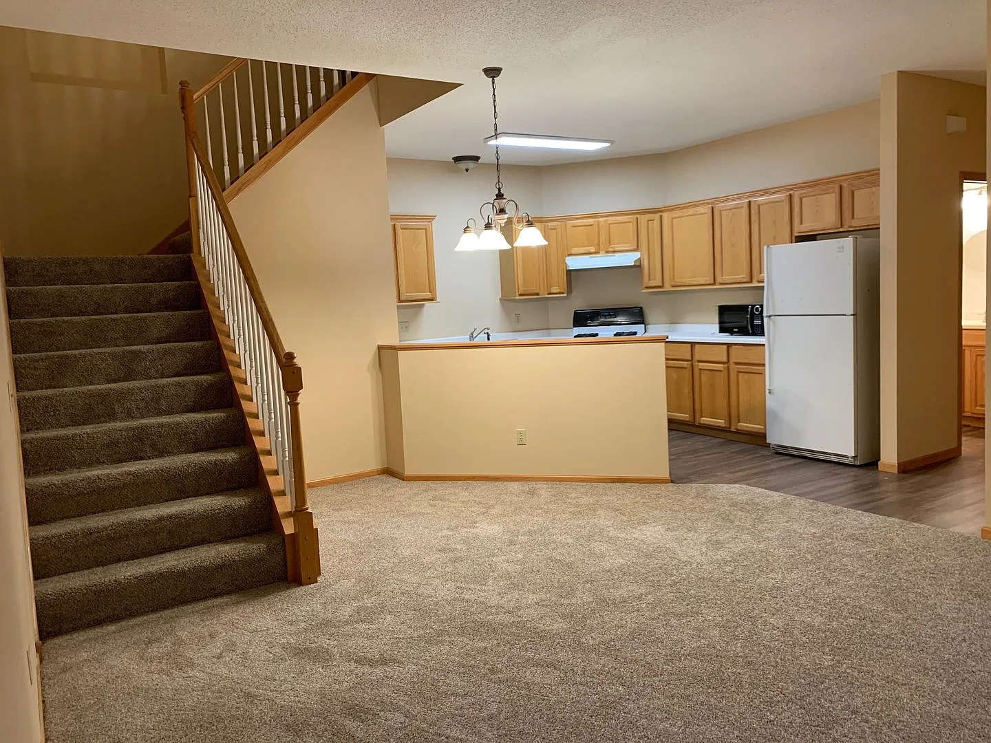 2BR/1.5BA Townhouse - Oakdale- Available Nov. 1 — Photo 4